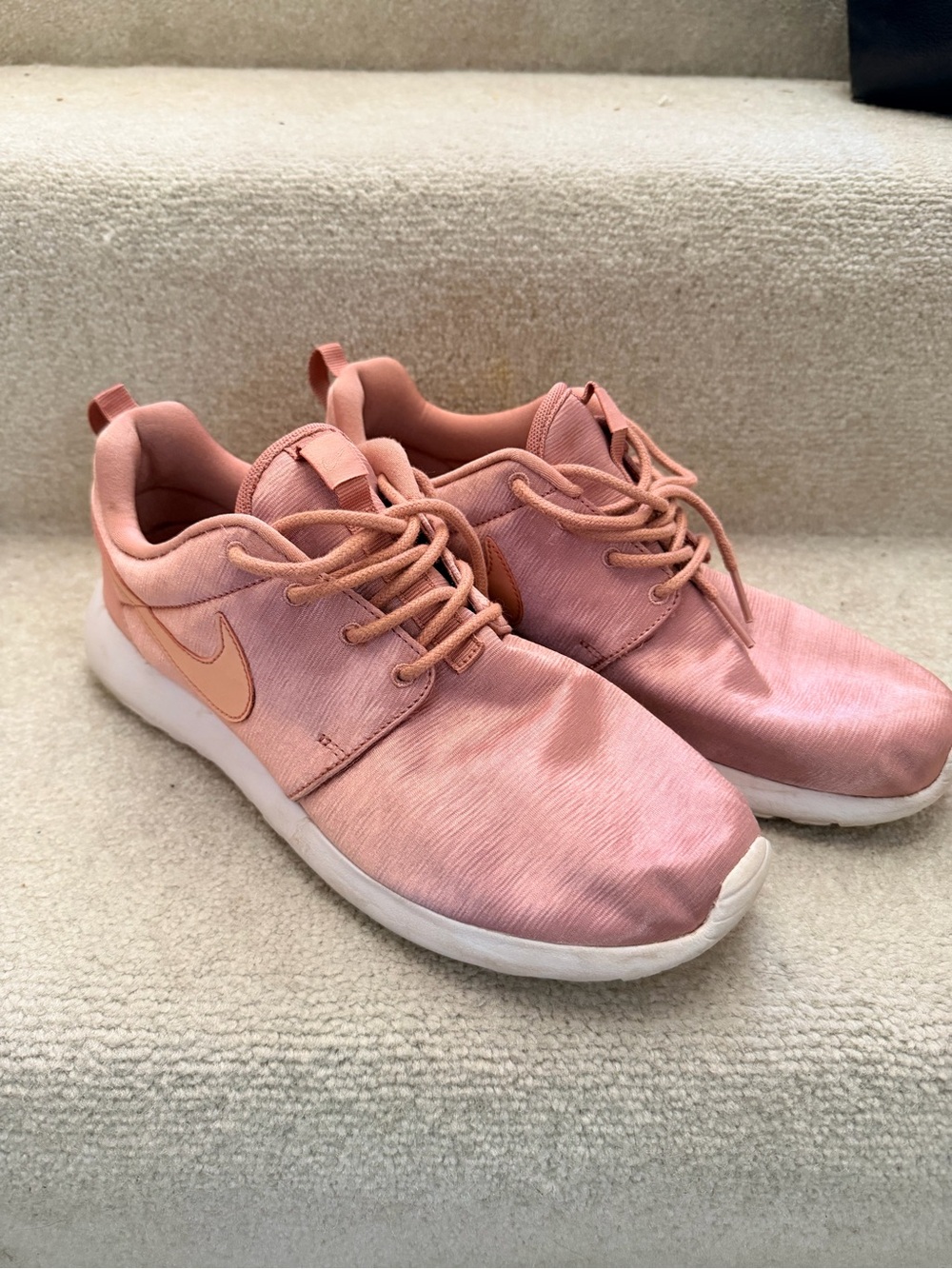 Nike Pink Women's Lightweight Athletic Sneakers